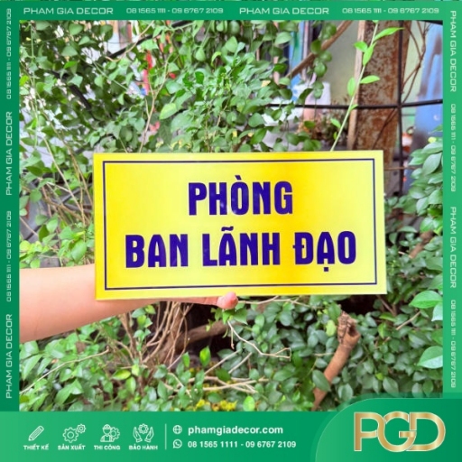 Bảng Tên Phòng Ban Mica In UV Nền Vàng Giải Pháp Nhận Diện Hiện Đại & Sang Trọng thumb