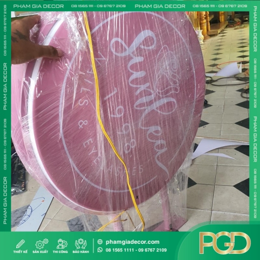 Làm Bảng Vẫy Mica Hút Nổi In UV Cho Spa thumb