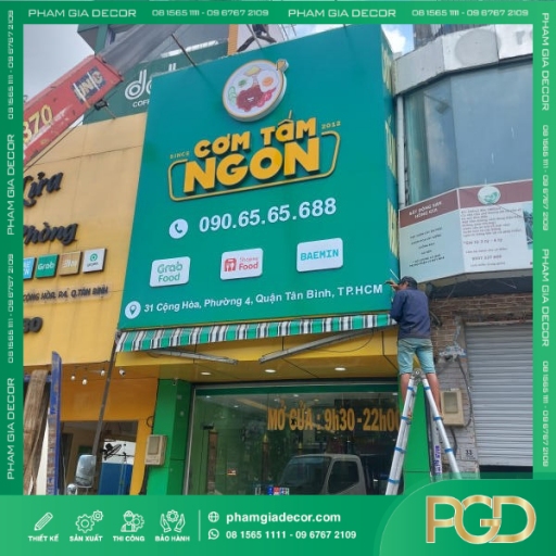 Bảng Hiệu Alu Mặt Dựng Quán Cơm Tấm Ngon Tông Màu Hấp Dẫn, Chữ Nổi LED