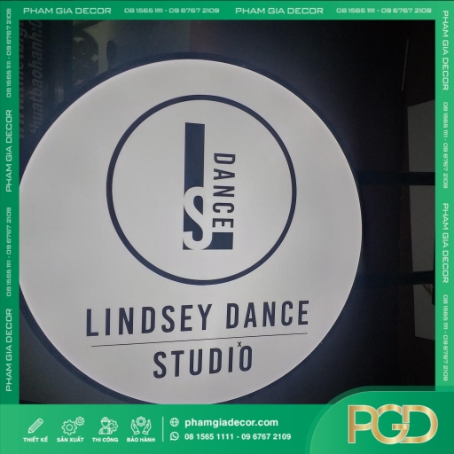 làm bảng vẫy mica 3d hút nổi cho dance studio thumb