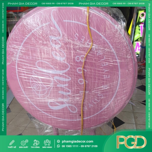 Làm Bảng Vẫy Mica Hút Nổi In UV Cho Spa