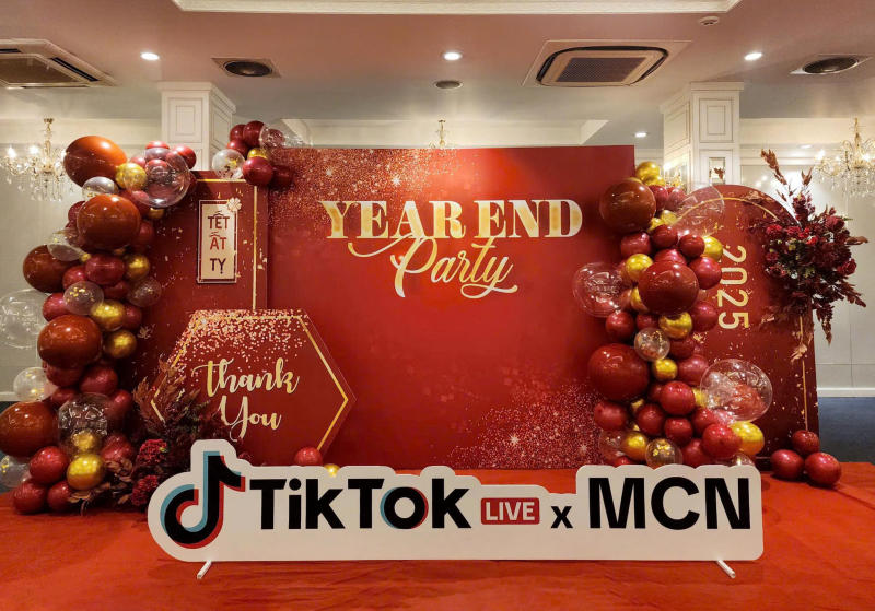 lam backdrop tiec cong ty gia re