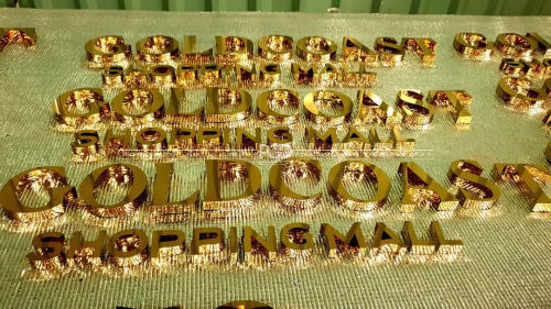 làm chữ nổi vàng xuyên tết