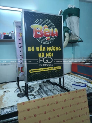 làm standee hội chợ xuyên tết