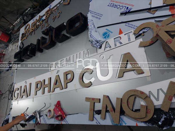 tuyển thợ thi công quảng cáo