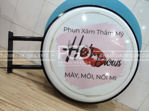 làm bảng vẫy mica in uv xuyên lê 30/4