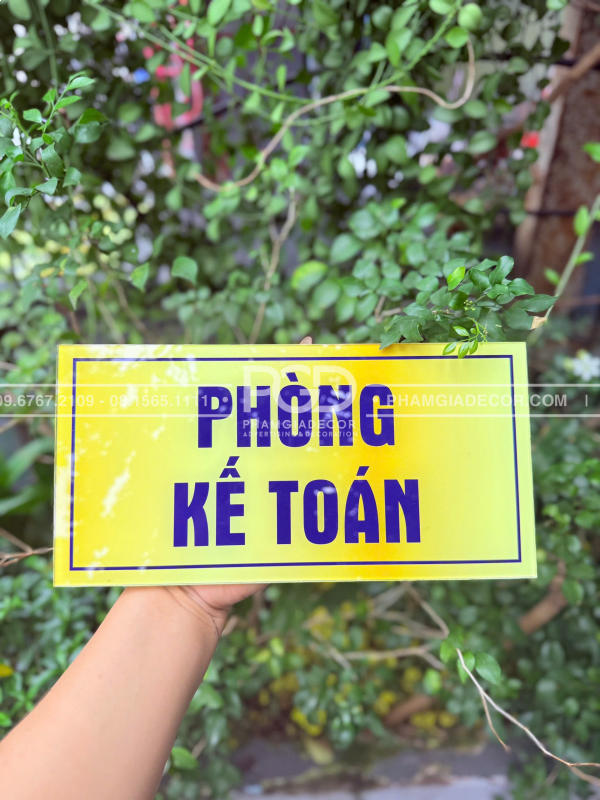 bảng tên công ty các phòng mica in gấp lễ 30/4