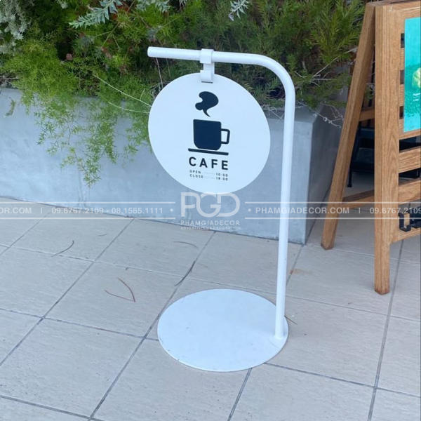 cắt decal màu dán bảng hiệu