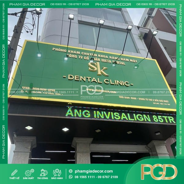 Bảng Hiệu Alu Nền Xanh Lá Chữ Nổi Alu Vàng Gương  Phòng Khám SK Dental