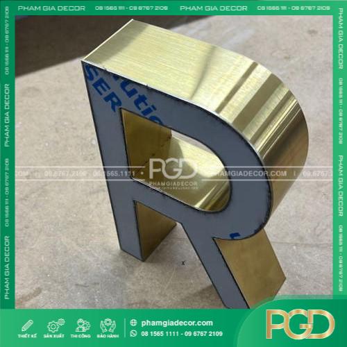 gia công chữ nhôm có gờ