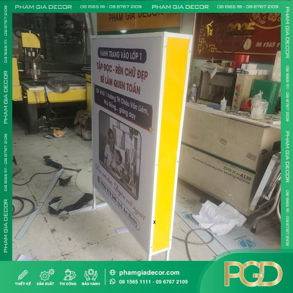 Hộp Đèn Bạt Chân Đứng 2 Mặt Cho Lớp Học Thêm Quảng Cáo Hiệu Quả Chỉ Từ Một Sản Phẩm