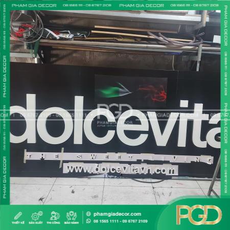 lam bang hieu alu chu noi co led phong gym