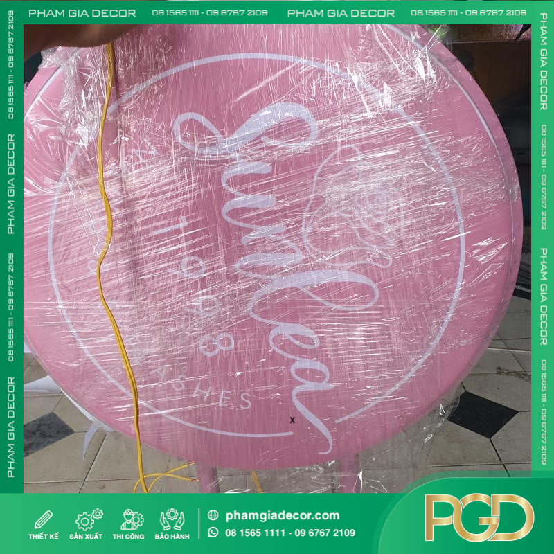 Làm Bảng Vẫy Mica Hút Nổi In UV Cho Spa
