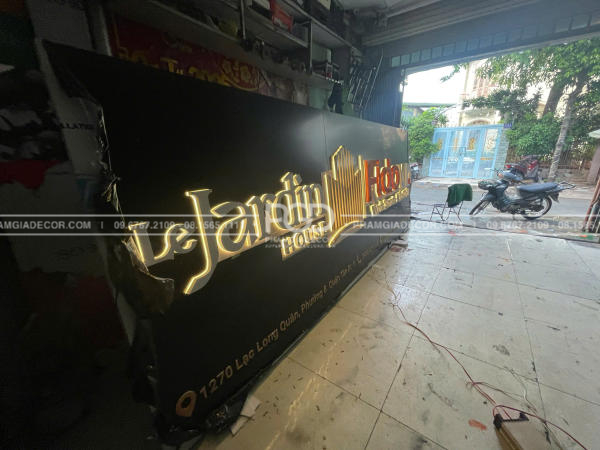 làm bảng hiệu alu chữ nổi âm led