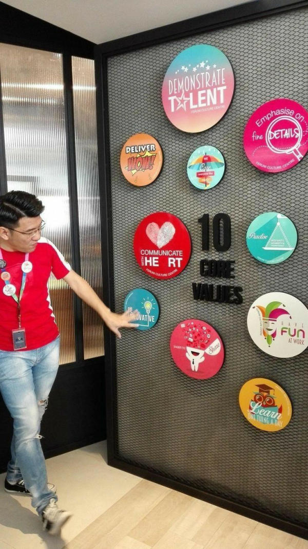 làm slogan icon dán tường văn phòng